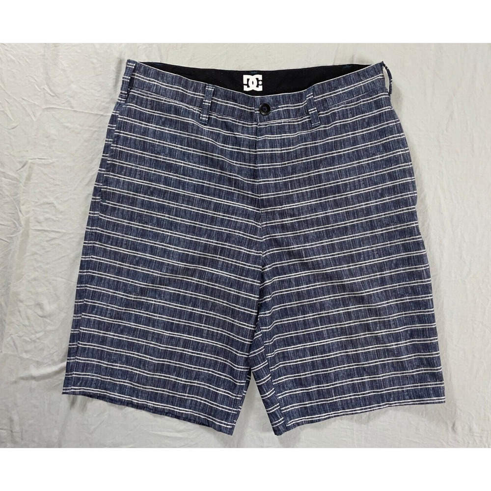 DC Shoes Flat Front Quick Dry Chino Hybrid Shorts. Blue Stripe, Size 32. EUC!!